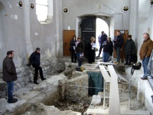 Führung Grabung Josefskirche, 2010, Foto: Stadtarchäologie Hall i.T.