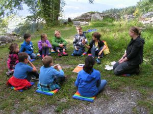 Archäologische Kindergrabung 2013, Burgruine Thaur, Foto: Stadtarchäologie Hall i.T.