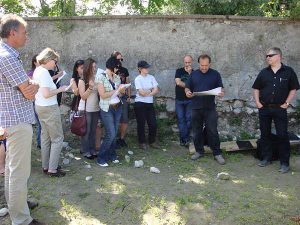 Sonderführung für Studierende des Instituts für Archäologien, Grabung Glashütte, 2009, Foto: Stadtarchäologie Hall i.T.