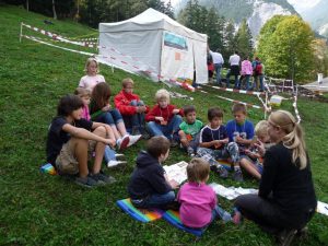 Archäologische Kindergrabung 2009, St. Magdalena, Foto: Stadtarchäologie Hall i.T.