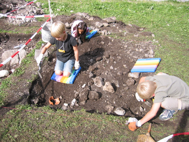 Arch ologische Kindergrabung 2008 Stadtarch ologie Hall In Tirol arch-ologische-kindergrabung-2008-stadtarch-ologie-hall-in-tirol